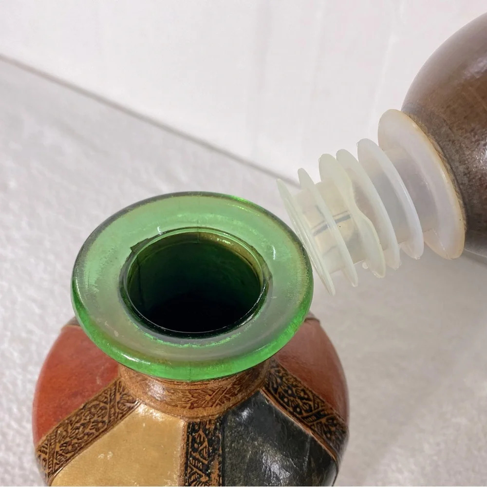 Vintage 1950s Italy Leather Wrapped Green Glass Decanter With Wooden Stopper - Picture 7 of 13